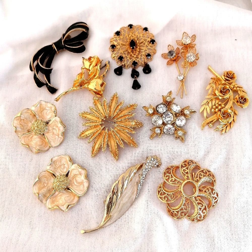 Vintage Gold Brooch Set, Wedding Decor, Mixed Jewellery For Crafts, Flower Pin